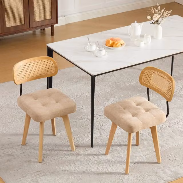 Set di due sedie da pranzo girevoli a 360 gradi con schienale in rattan; ciniglia kaki