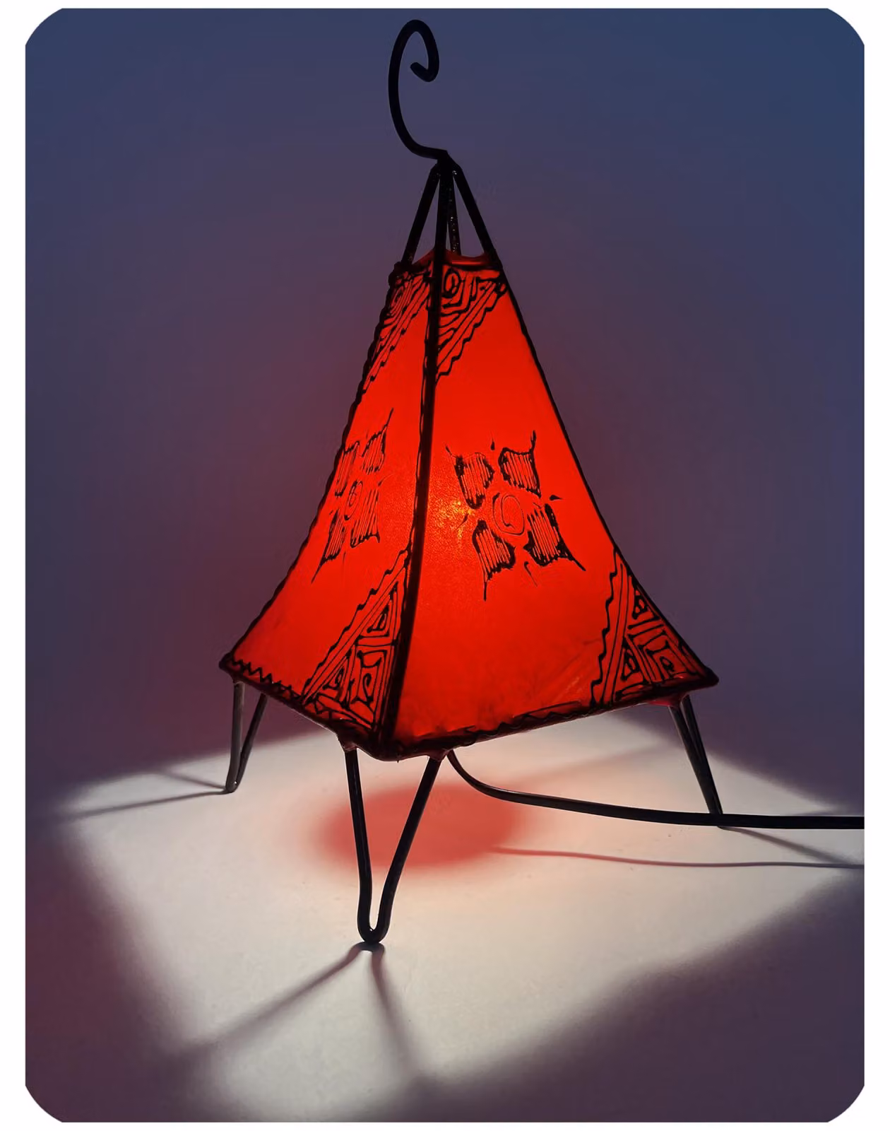 Lampada orientale Lampada all'henné Lampada in pelle marocchina Lampada da tavolo Lampada da terra Piramide orientale 35-38 cm, rosso