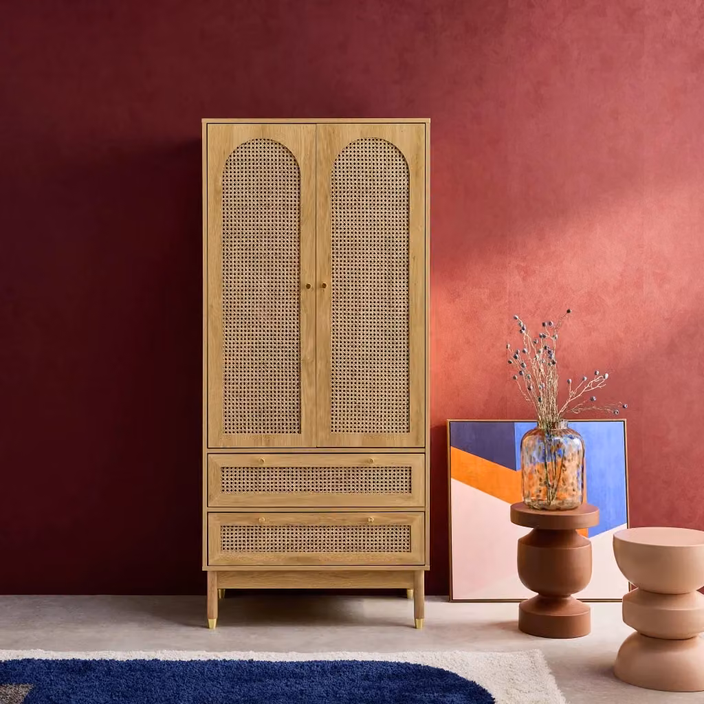 Armadio Sweeek in legno e rattan con ante a battente e cassetti integrati, stile boho, marrone – 2