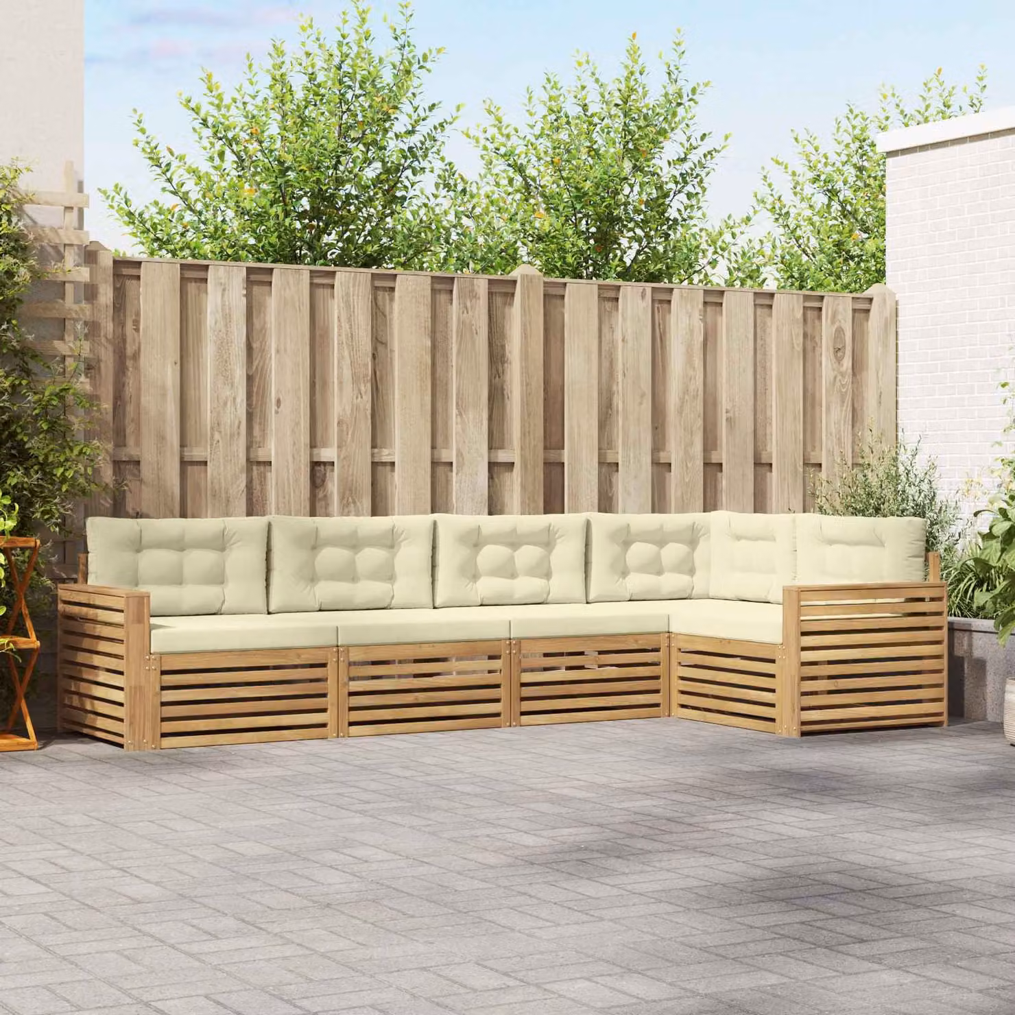 Set di divani da esterno vidaXL a forma di L con struttura in legno di acacia e cuscini inclusi, colori bianco, beige e marrone