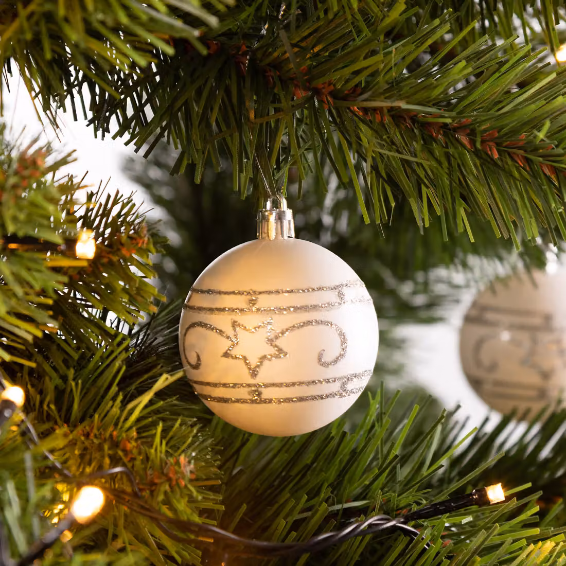 Set di 24 palline di Natale Casaria bianche, decorazioni rotonde in plastica per appendere – 2