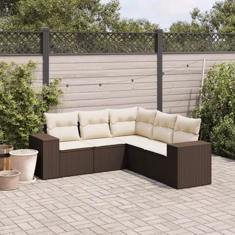 Set Divano da Giardino a L vidaXL 5 pz in Polyrattan Marrone con Cuscini Bianchi