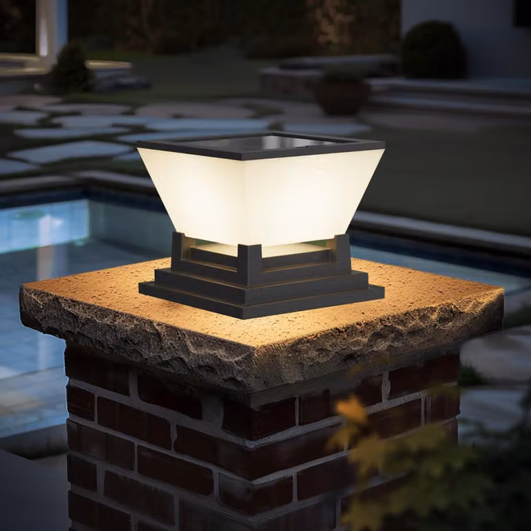 Lampada solare da esterno, grado di protezione IP65, 3 tonalità di luce, batteria da 3000mAh, autonomia di 10-12 ore