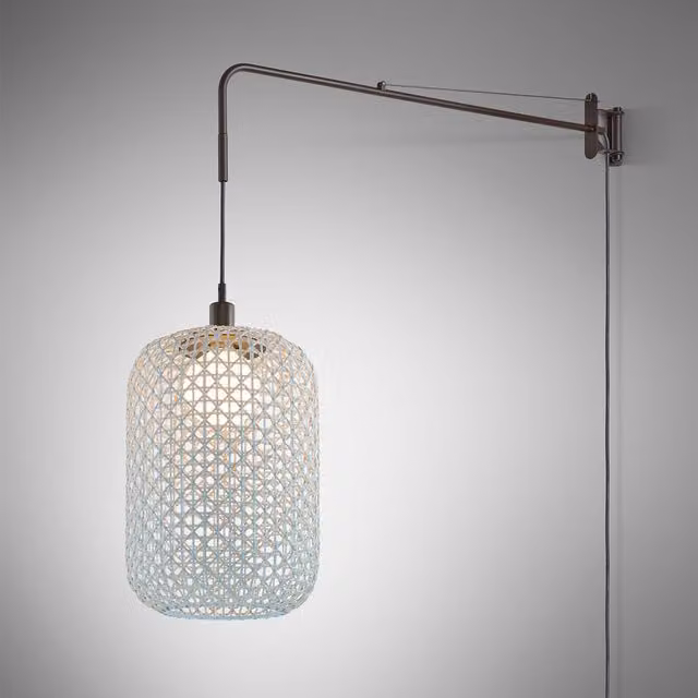 Applique Bover Nans A/98 in rattan e metallo, colori beige e bianco, con luce LED warm white