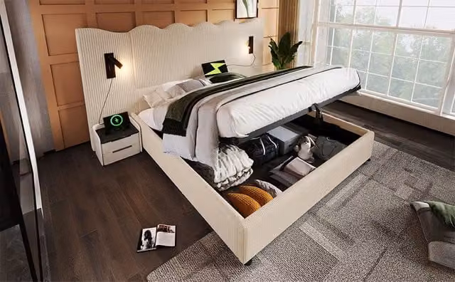 Letto imbottito beige-bianco in tessuto cord 180×200 cm con lampada da lettura girevole e USB, contenitore idraulico, senza materasso