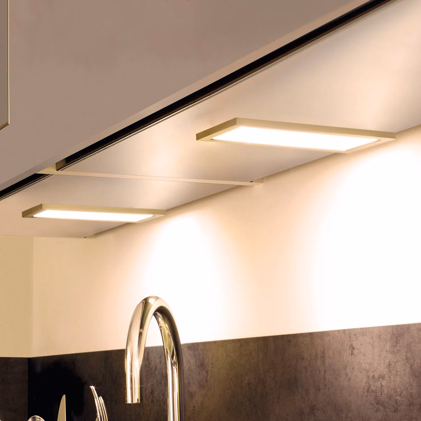 Hera Lampada LED per mobili Sky Set da 2 pezzi 3.000K acciaio inox Sky, dimmerabile, Alluminio / Grigio / Zincato, Cucina, Plastica, Moderno, Lampade per mobili