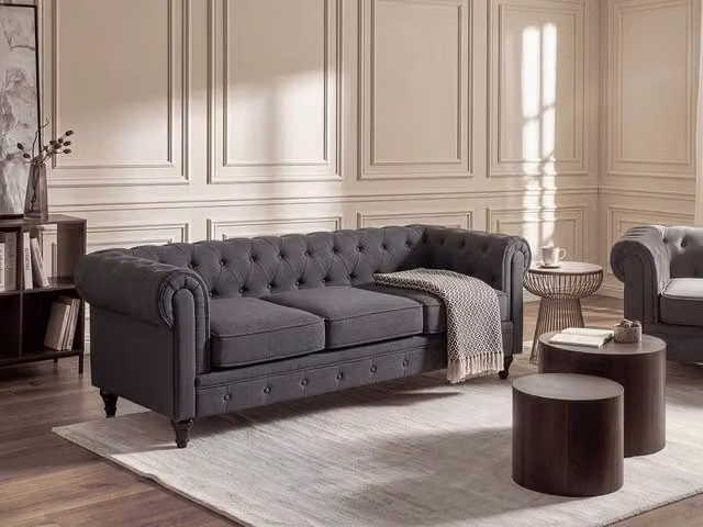 Divano a 3 posti Chesterfield BELIANI in tessuto grigio con coperture rimovibili L: 202 cm, P: 75 cm, H: 70 cm – 1