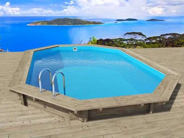 Piscina fuori terra ovale in legno Havana Habitat et Jardin colore blu con pompa, filtro e scala, L: 757 cm, P: 407 cm, H: 144 cm