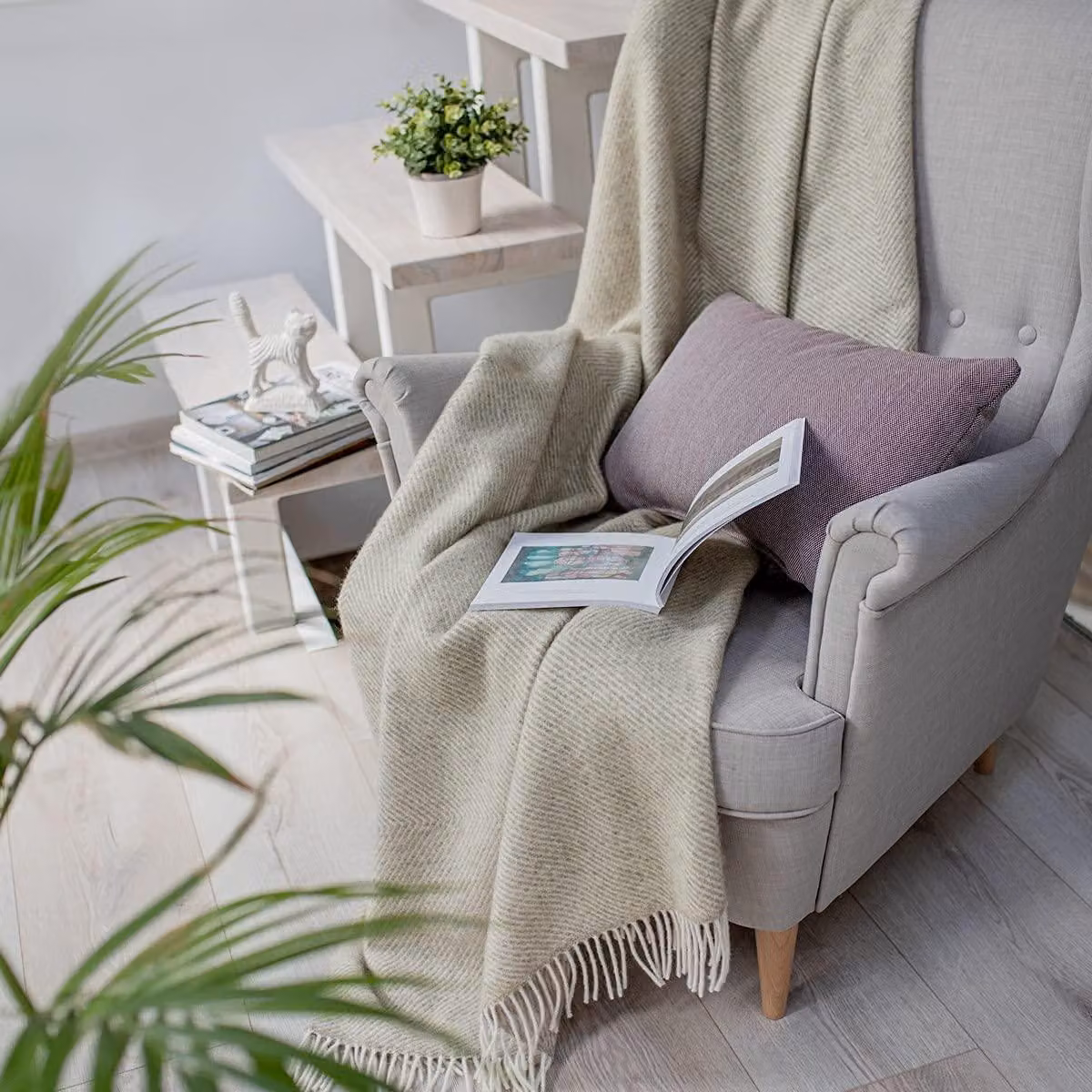 Coperta in lana al 100% proveniente dalla Nuova Zelanda, dimensioni 140x220 cm, color beige, con motivo a rombi, ideale per il soggiorno