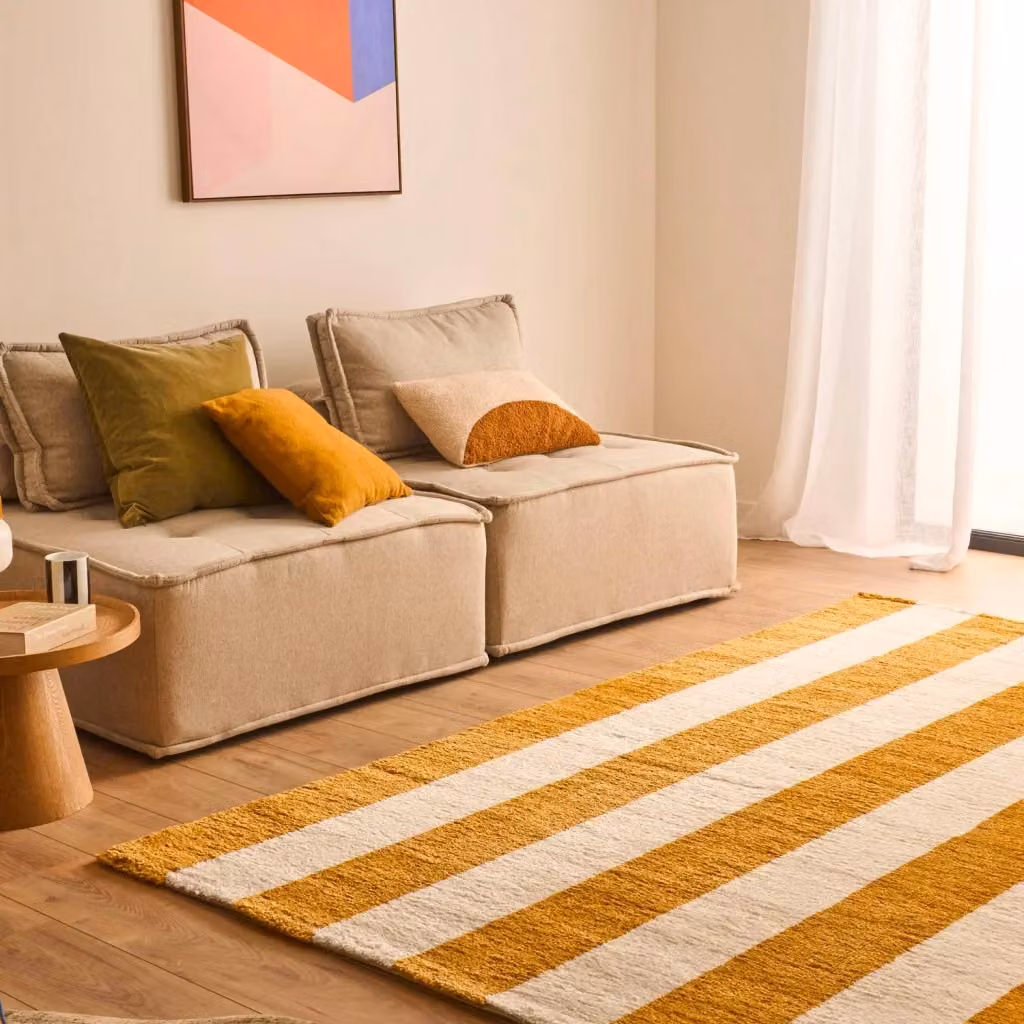 Tappeto moderno a righe Sweeek giallo e bianco in polipropilene per soggiorno e camera da letto – 2