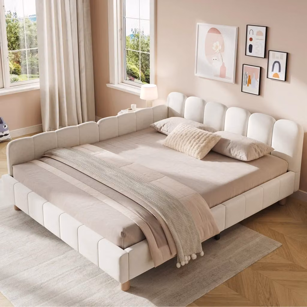 Letto per bambini in velluto beige con testiera imbottita, barriera laterale e tasche laterali, L 140 x P 190 cm – 2