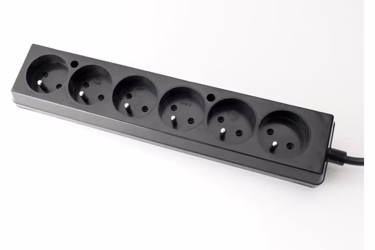 Prese multiple JONEX GN-670 CZ, 6 prese, 16A, 250V, colore nero
