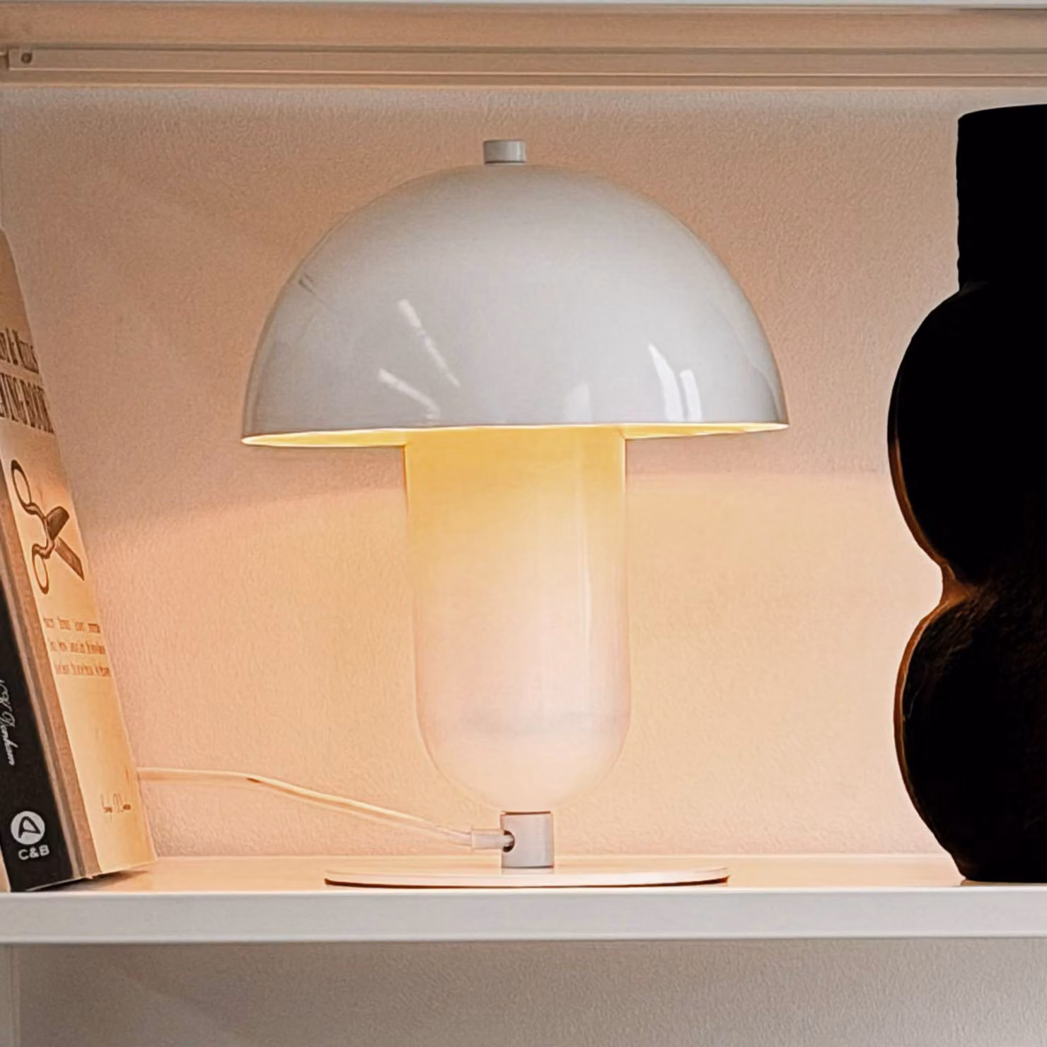 Dyberg Larsen Lampada da tavolo Movie, Bianco / Opale, Soggiorno / Sala da pranzo, Metallo, Design, Lampada da tavolo