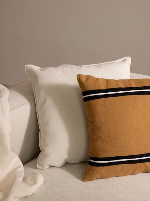 Cuscino quadrato Skay Kenay Home color ocra con motivo a righe, L 45 x P 45 x H 45 cm