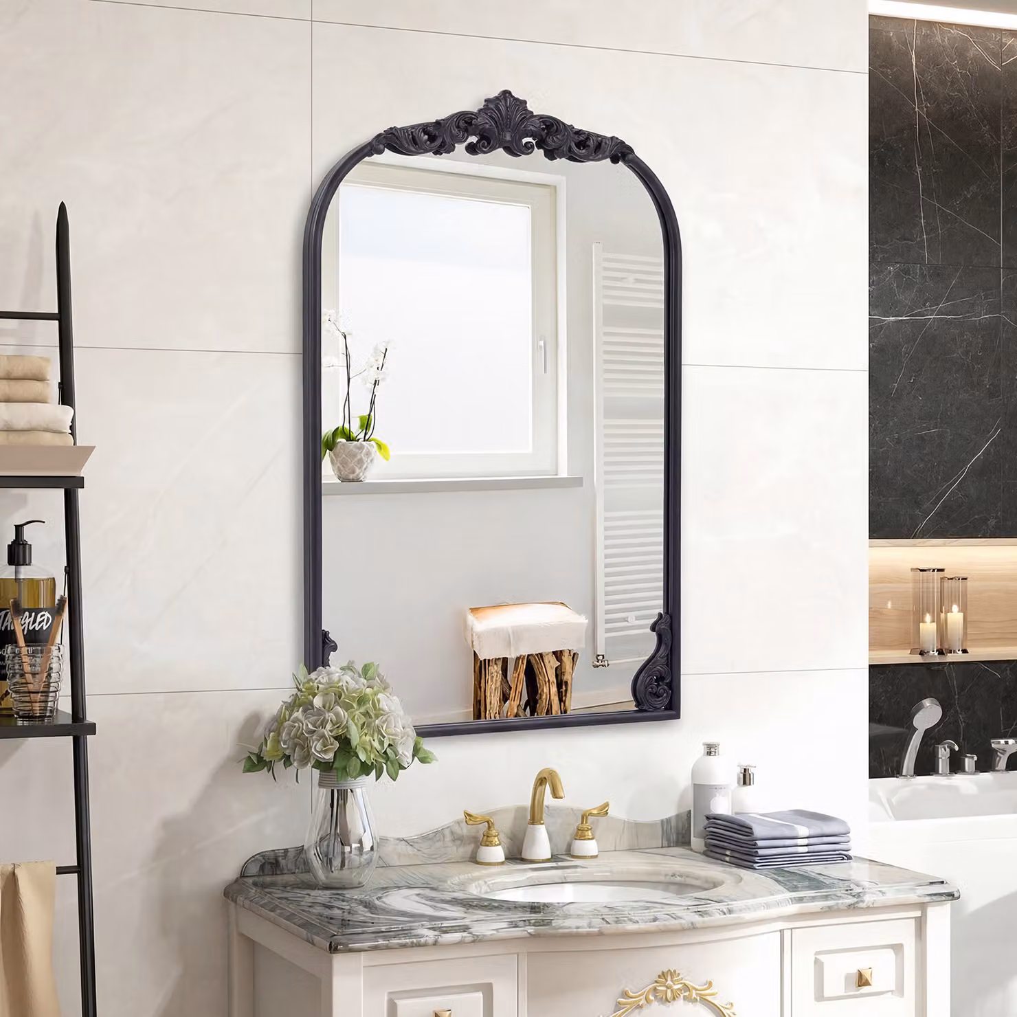 Specchio da parete ad arco barocco Costway con cornice in metallo nero e oro, L: 76 cm, H: 51 cm