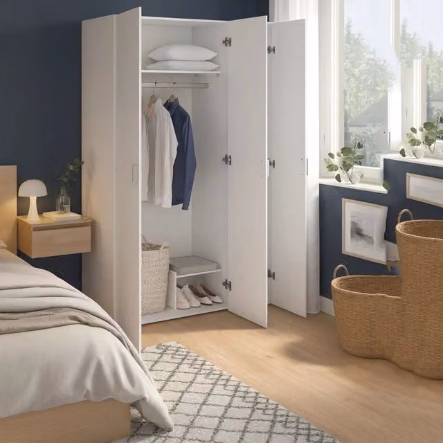 Armadio da camera da letto DMORA Bianco con ante a battente e ripiani interni L: 115 cm, P: 49 cm – 1