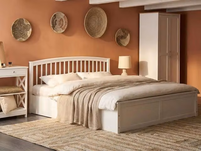 Letto matrimoniale in legno di pino con contenitore bianco con rete sollevabile 180 x 200 cm