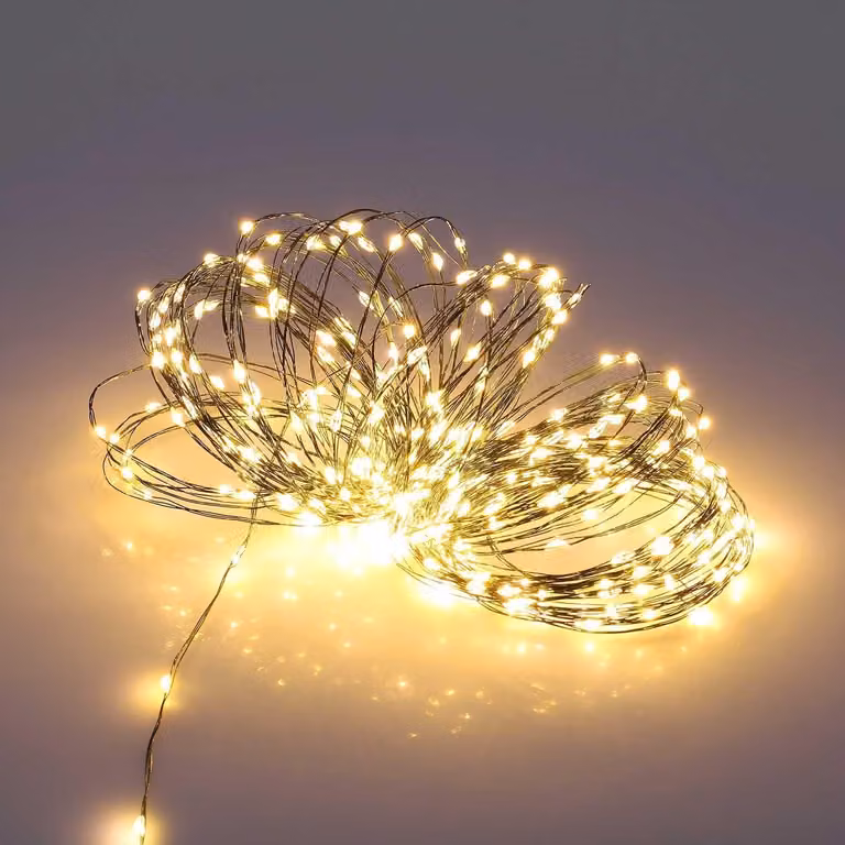 Catena luminosa da 30 metri, con 300 LED bianco caldo, filo flessibile e resistente all'acqua