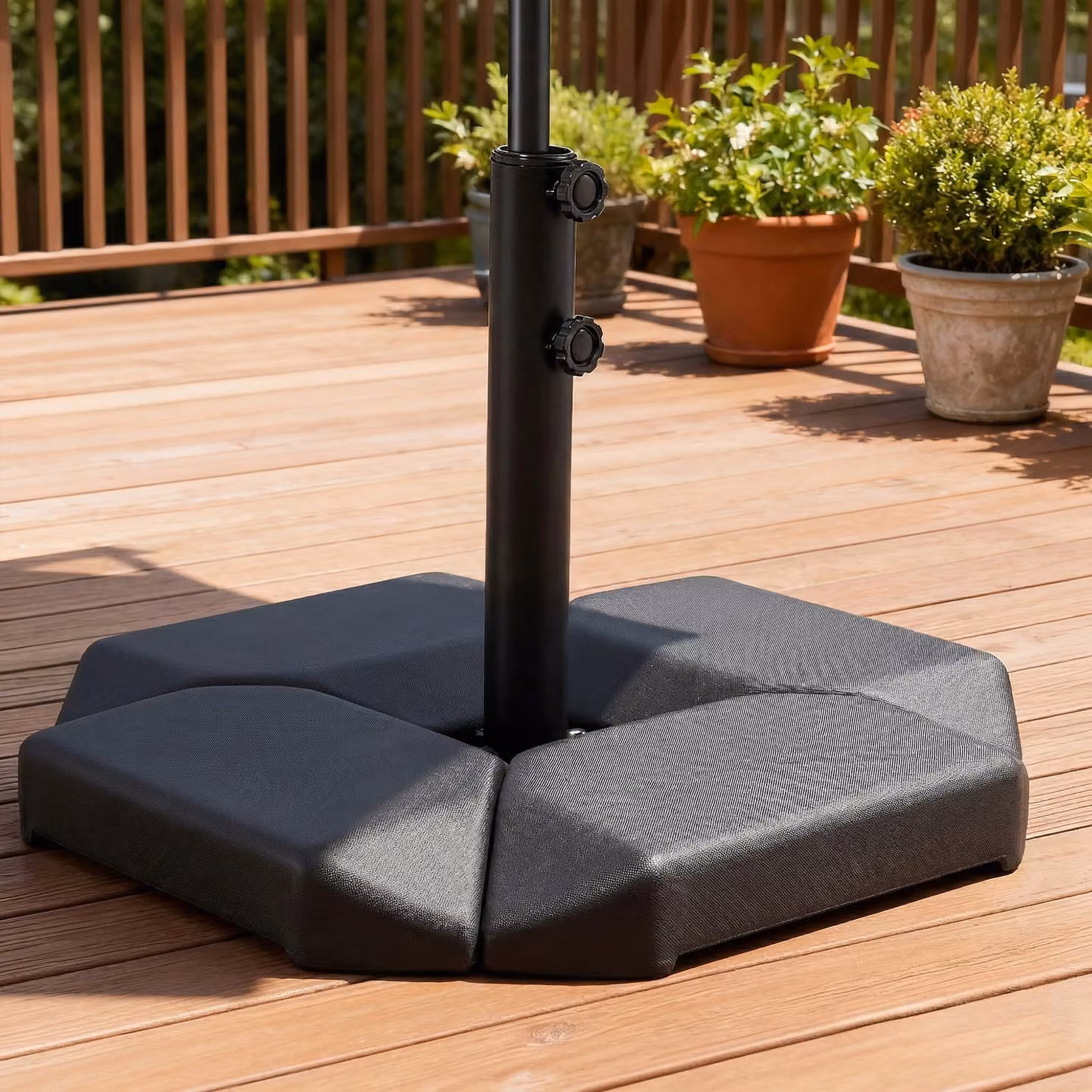 Base per ombrellone Outsunny in HDPE nero, kit da 4 pezzi riempibile con acqua 77 kg o sabbia 100 kg – 2