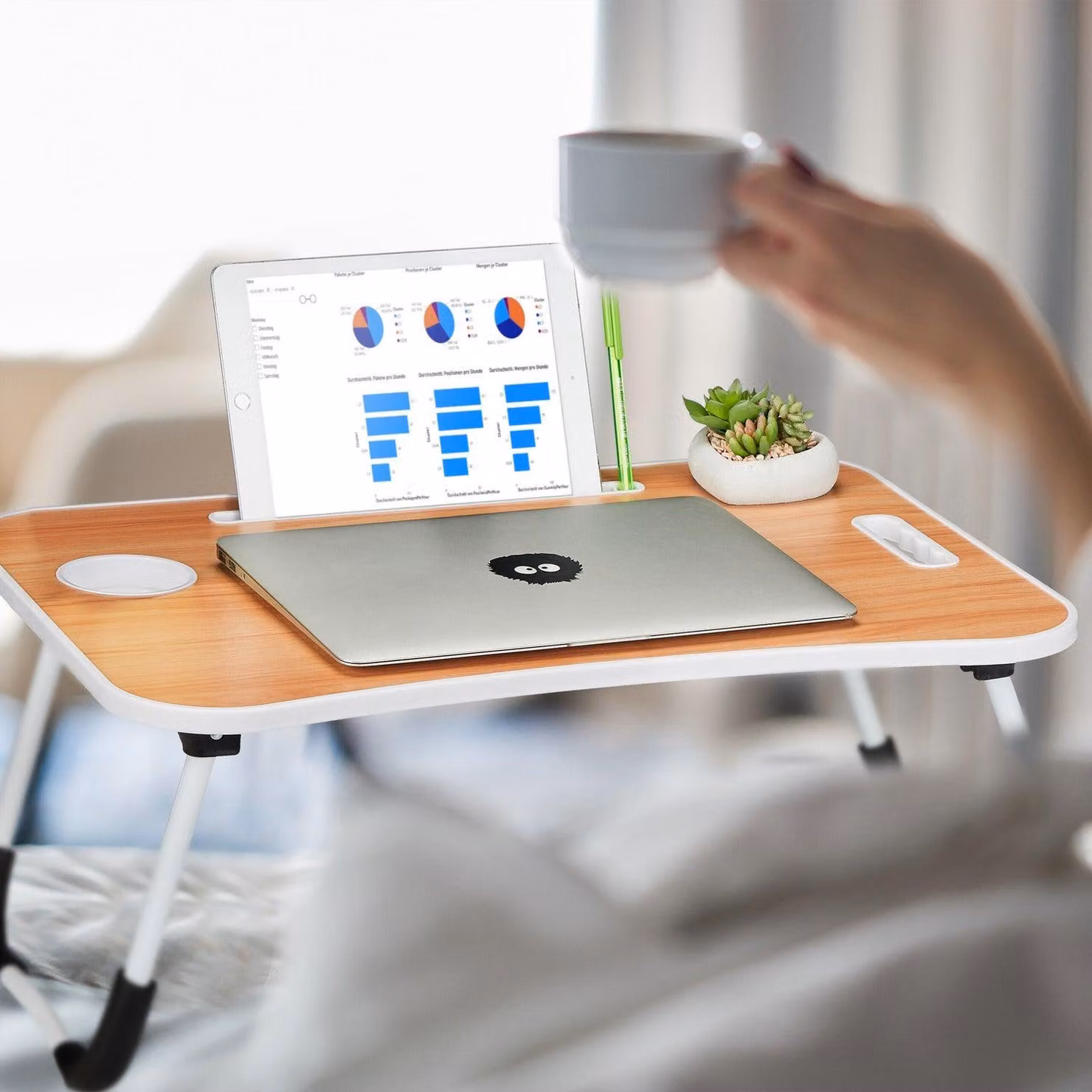 Tavolo pieghevole per laptop con piedini antiscivolo, design portatile