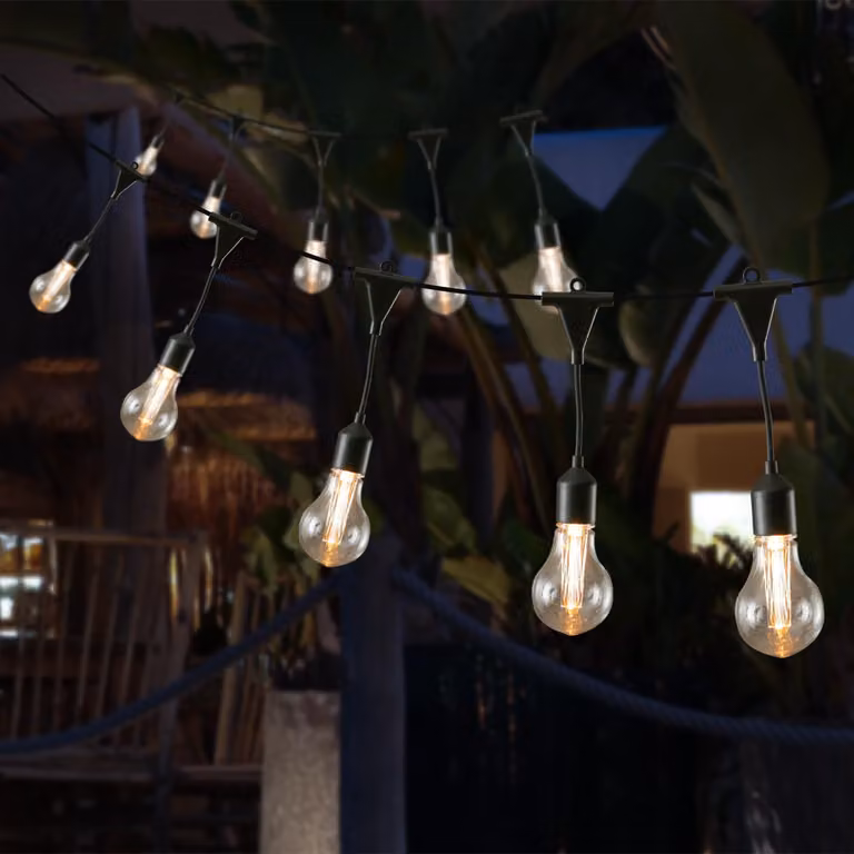 Catena luminosa a LED con lampadine a filamento - 20 LED a filamento - Lunghezza: 9,5 metri - Estendibile fino a 100 LED - Trasformatore incluso - Adatta per uso esterno