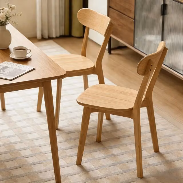 Set di 2 sedie da pranzo Minimal in legno massello con schienale curvo, stile moderno, colore legno naturale – 1