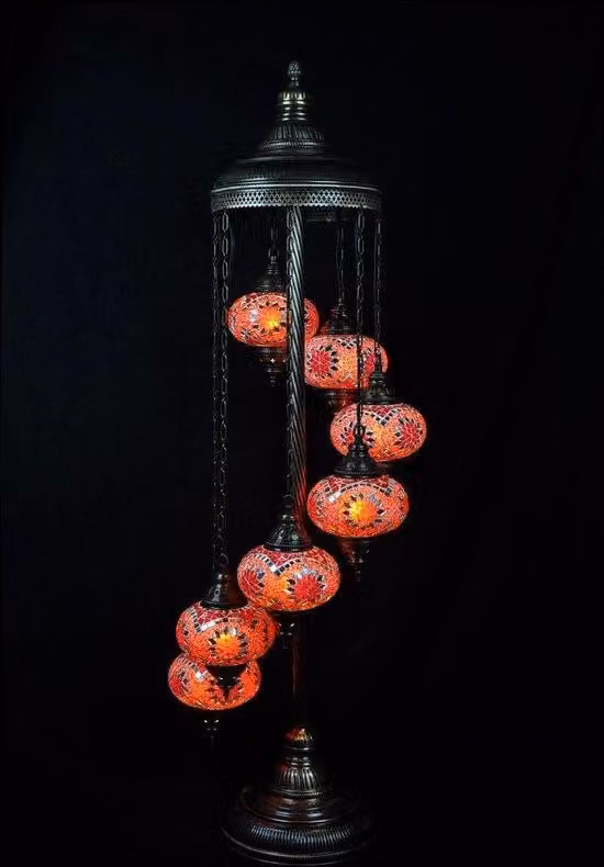 Lampada da terra turca realizzata a mano con 7 sfere in vetro mosaico rosso/arancione, altezza 160 cm, attacco E-14.