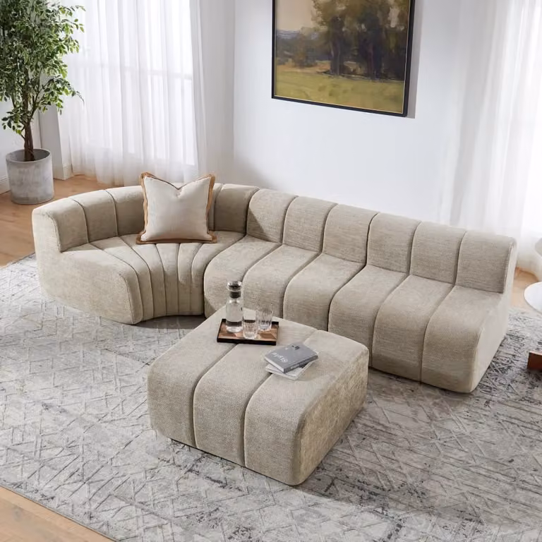 Divano angolare modulare MIVRAY in tessuto beige e marrone con cuscini coordinati per il tuo soggiorno