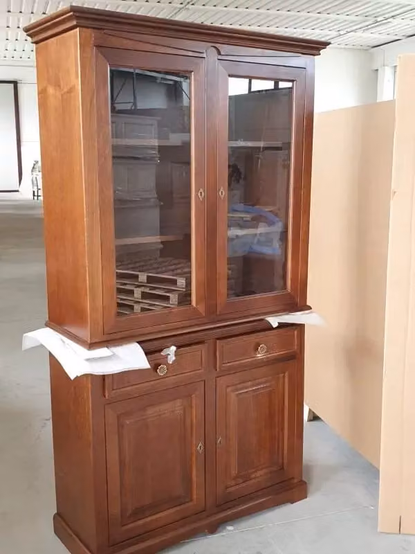 Cristalliera classica Mobili 2G con ante in vetro e specchio, legno color noce, L: 117 cm, P: 46 cm, H: 220 cm