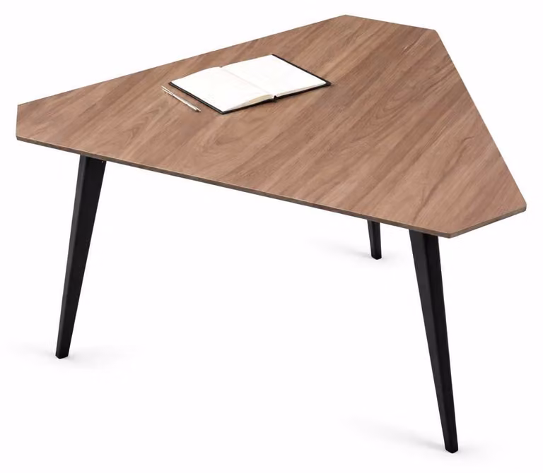 Elegante scrivania moderna in legno marrone dalla struttura robusta