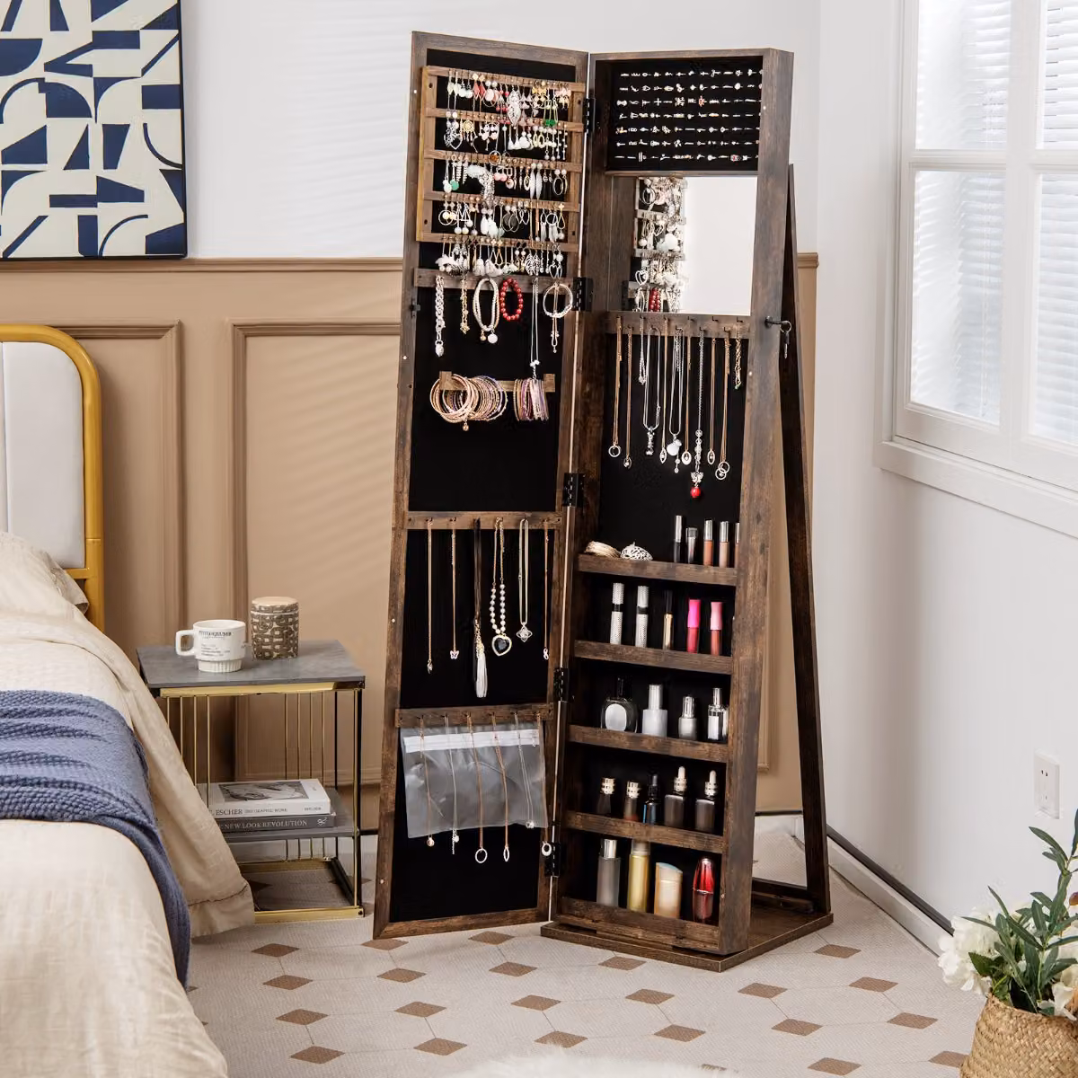 Armadio portagioie 2 in 1 Costway con specchio interno e 30 ganci per collane, colore marrone