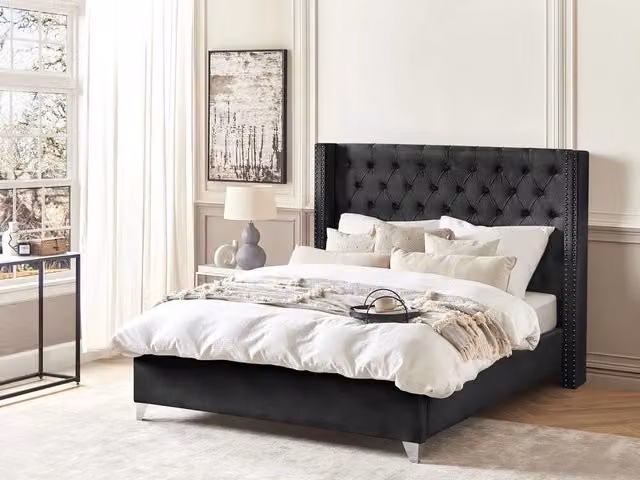 Letto Beliani in velluto nero con poggiatesta trapuntato geometrico e doghe, stile glamour, L/P/H: 160 x 200 x 126 cm