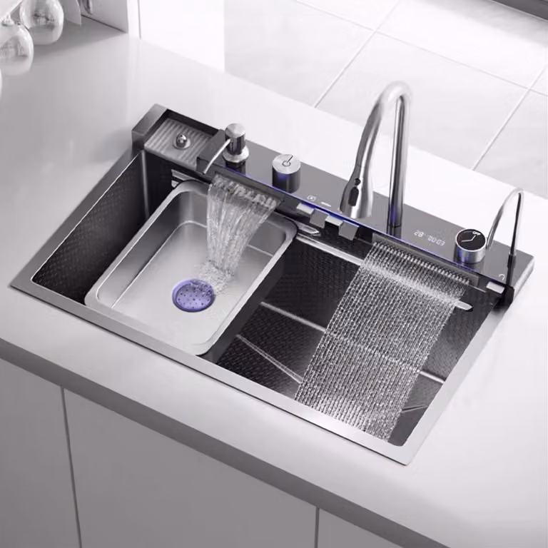 Una lavello da cucina in acciaio inossidabile, a singola vasca, in stile europeo, con rubinetto a cascata, schermo integrato, piano di lavoro in nanotecnologia a nido d'ape e piano di lavoro multifunzionale