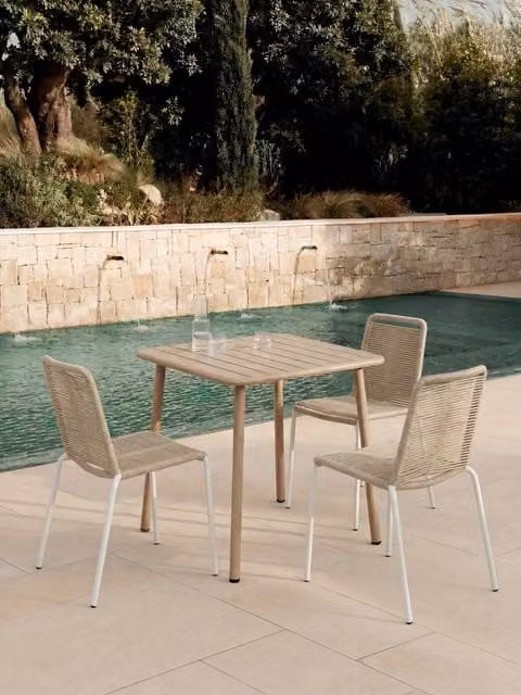Tavolo da giardino moderno Kenay Home in metallo beige con piano rettangolare e angoli arrotondati – 1