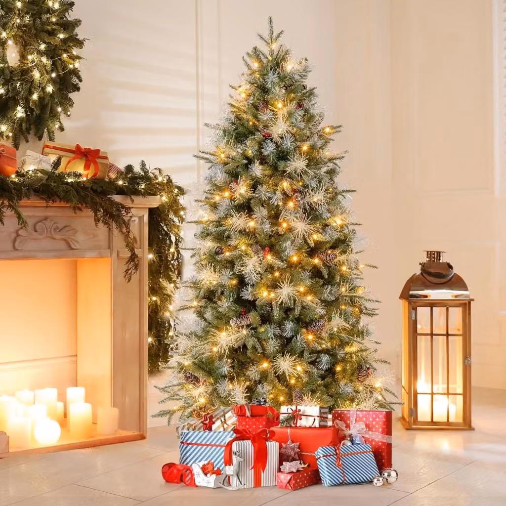 Albero di Natale Artificiale Pre-illuminato COSTWAY Verde con 270 Luci LED Warm White, Altezza: 180 cm, con 806 Punte in PE, PVC e PET e Decorazioni con Pigne e Bacche Rosse – 2