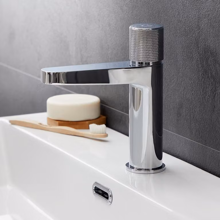 Rubinetto Miscelatore Monoforo Moderno con Pulsante a Pressione
