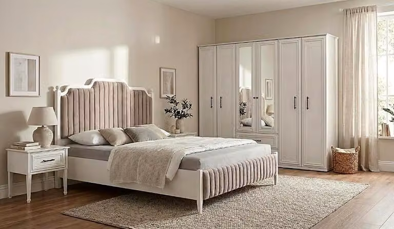 Set per camera da letto: letto imbottito, due comodini, armadio elegante
