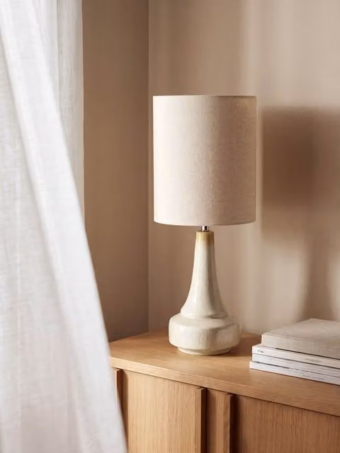 Lampada da tavolo Versets Kenay Home beige in ceramica e tessuto