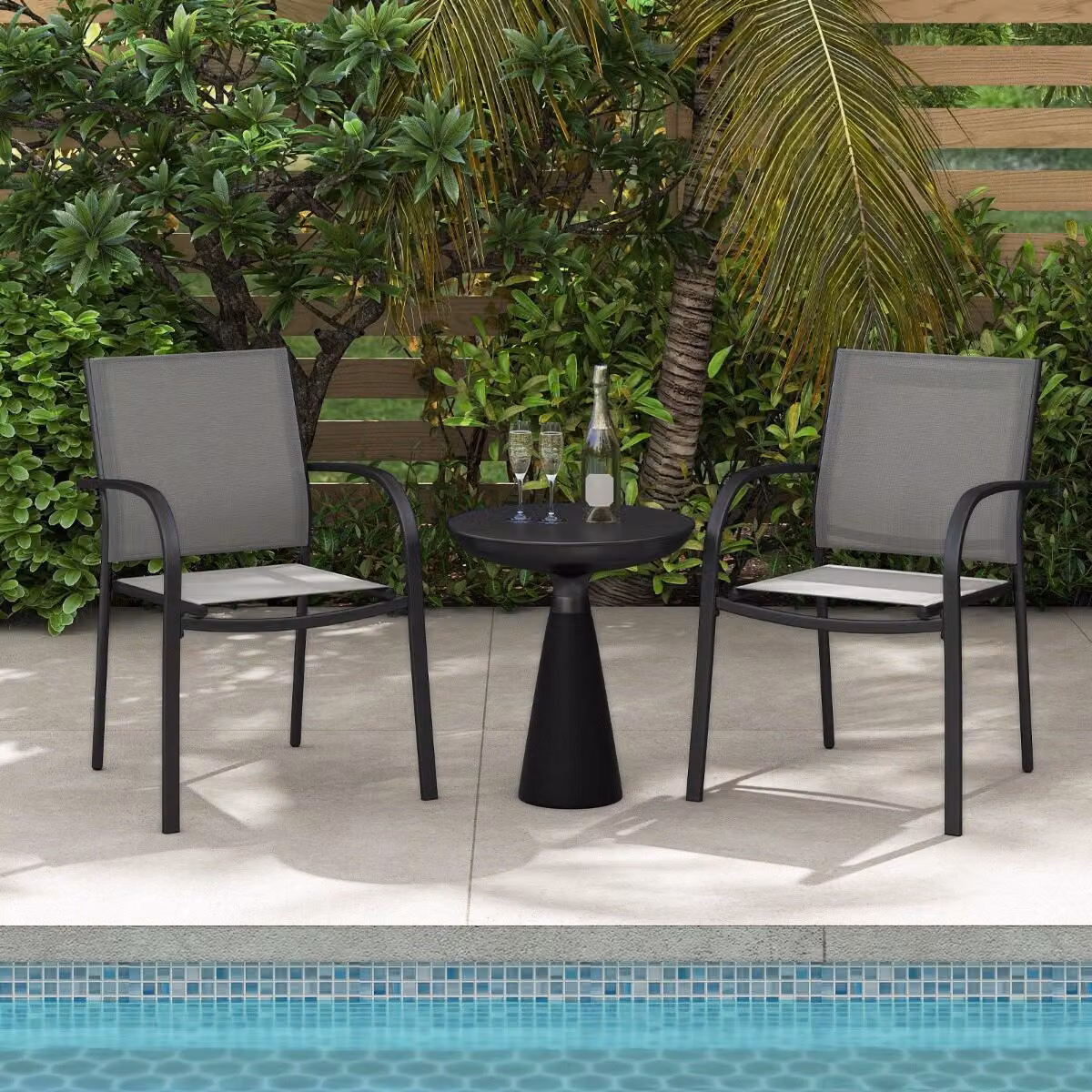 Set da giardino Costway composto da tavolino rotondo pieghevole e 2 sedie impilabili in metallo nero o grigio, Diametro tavolo: 59 cm