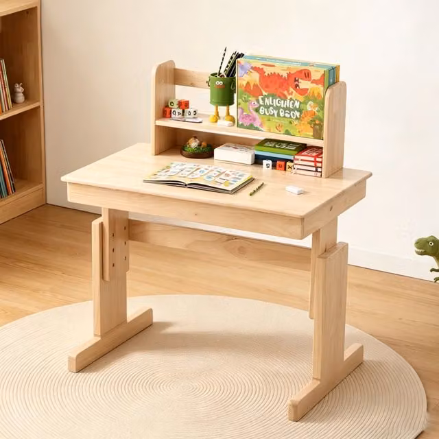 Scrivania regolabile per bambini WISHDOR in legno beige con piano inclinabile e manovella manuale – 1