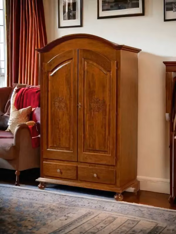 Armadio a 2 ante in legno stile arte povera con incisione floreale Mobili 2G colore noce L 125 cm, P 61 cm, H 200 cm – 2