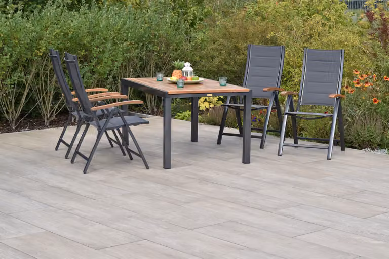 Set di mobili da giardino Merxx Paxos, 5 pezzi, 4 sedie pieghevoli, tavolo allungabile 150 (200) x 90 cm – Alluminio/Acacia/Tessuto