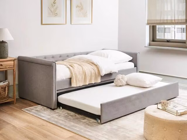 Divano Letto Chesterfield Beliani con Sottoletto Estrattibile e Cassetto, Rivestimento in Tessuto Grigio, L/P/H: 220 x 90 x 126 cm – 1