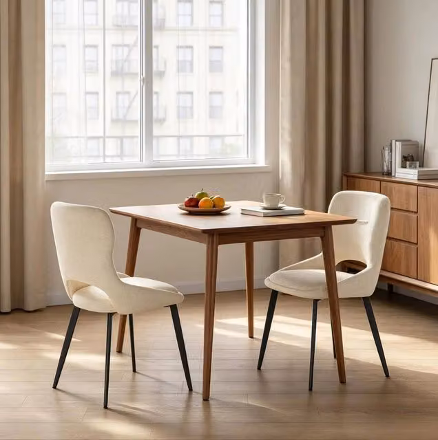 Set di 2 sedie da pranzo beige in ciniglia con schienale traforato
