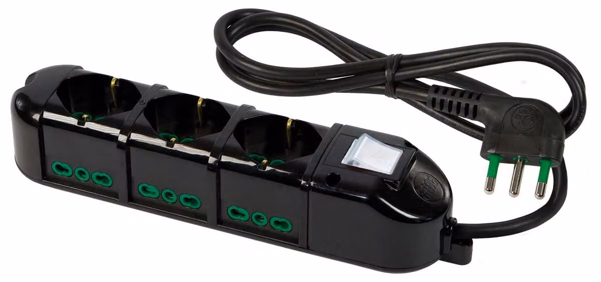 FANTON 48123-B Multipresa a 9 prese con 3 prese universali e 6 prese laterali italiane a due poli, multipresa con spina grande da 16 A, colore nero