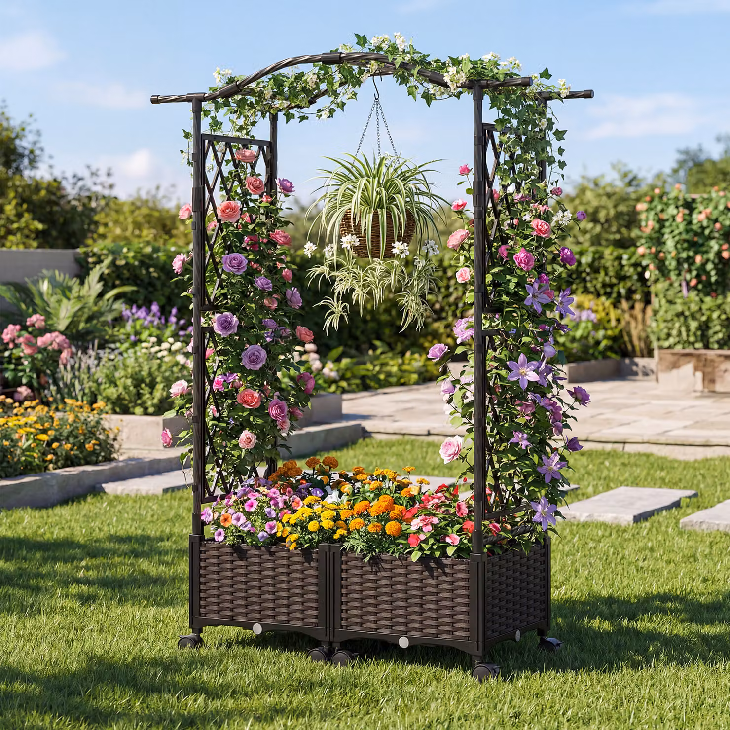 Costway Letto da giardino rialzato con irrigazione automatica, graticcio e tetto in rattan marrone su ruote con blocco
