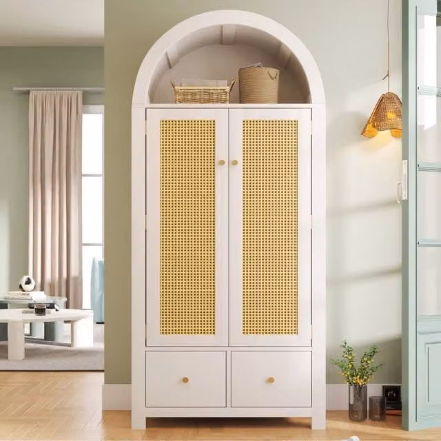 Armadio guardaroba bianco con inserti in rattan e dettagli oro, dotato di ante a battente, cassetti interni e asta appendiabiti, stile scandinavo, L: 78 cm, P: 45 cm, H: 181 cm