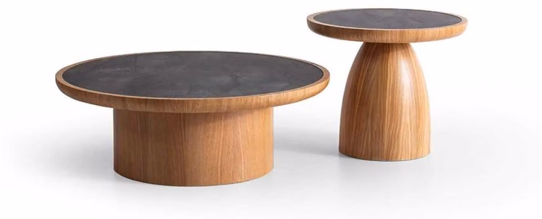 Elegantes Set aus zwei Couchtischen mit harmonischen kontrastreichen Formen