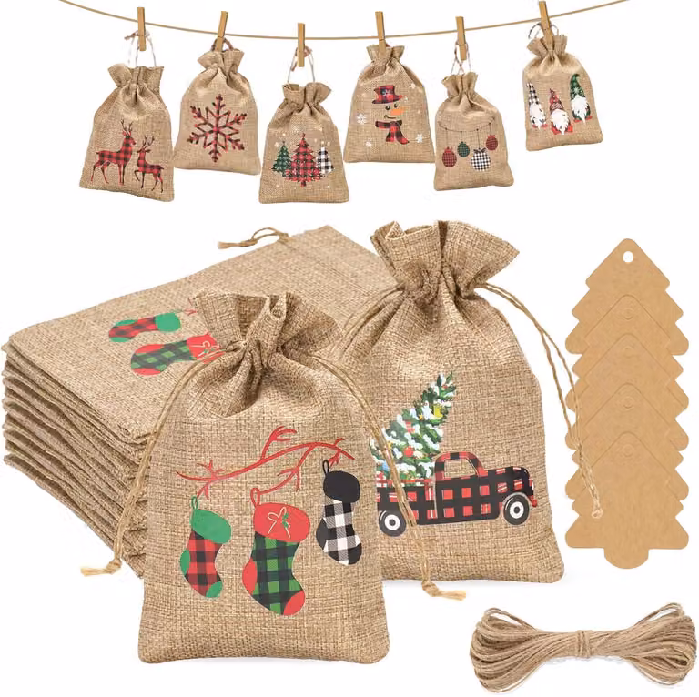 Calendario dell'Avvento - Set da 24 - Sacchetti in juta - 13 x 18 cm - Sacchetti in juta a tema natalizio - Ideali per piccoli regali - Sacchetti in juta con decorazione a forma di albero