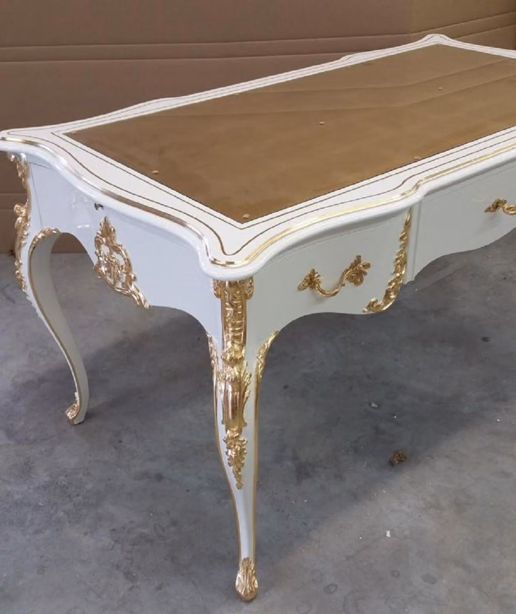 Casa Padrino scrivania barocca bianco / oro - Magnifica scrivania in legno massiccio lavorata a mano con piano in vetro - Mobili da ufficio barocchi - Qualità eccellente - Italy